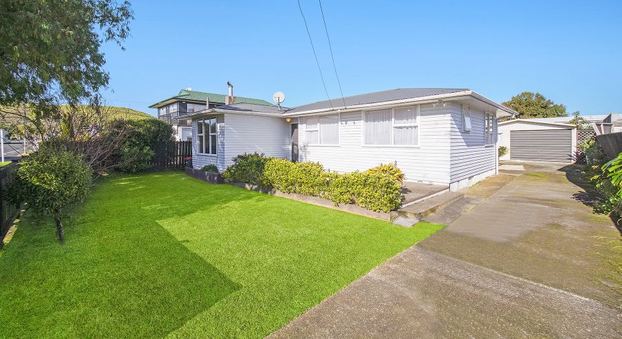  at 22 Muir Avenue, Mangere Bridge, Auckland