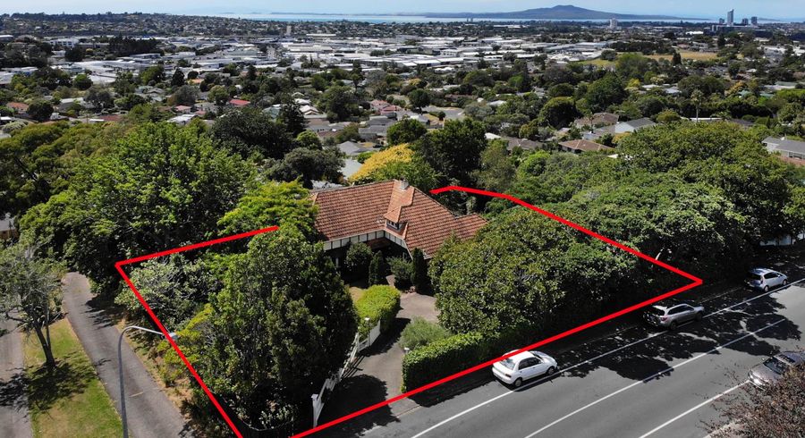  at 24 Chivalry Road, Glenfield, Auckland