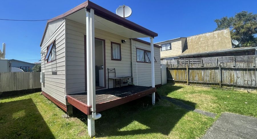  at 4/16 St Leonards Road, Kelston, Waitakere City, Auckland