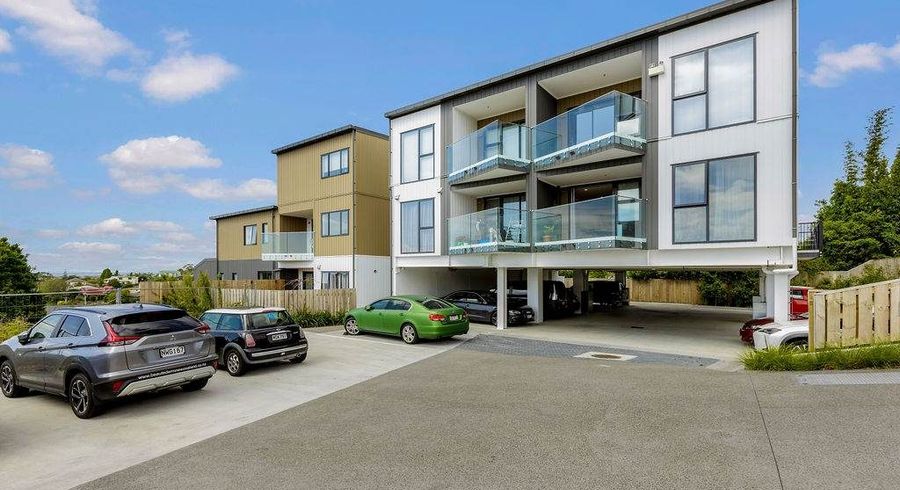  at 305C/553 Glenfield Road, Glenfield, North Shore City, Auckland