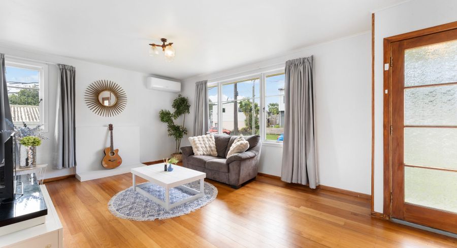  at 4 Pomelo Road, Te Atatu South, Waitakere City, Auckland