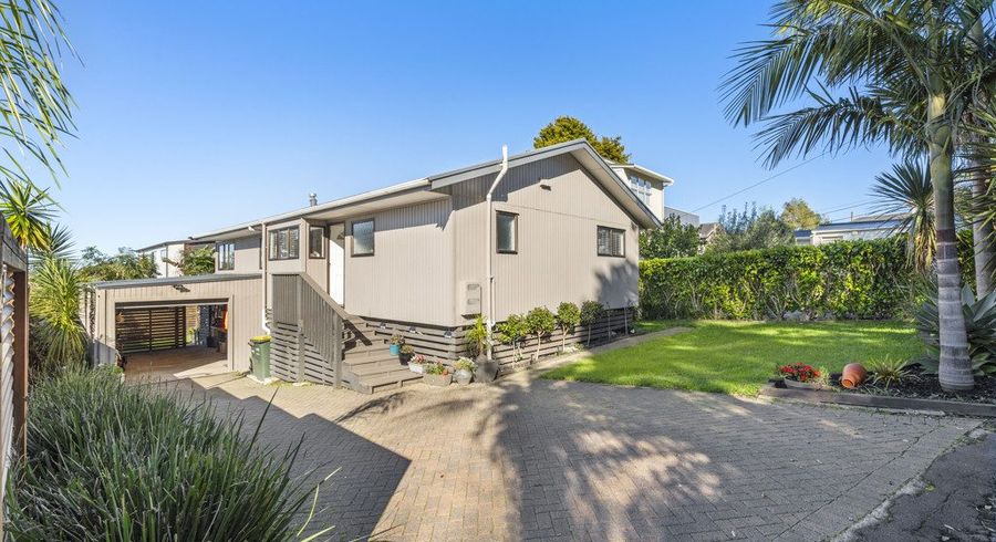  at 27 Pohutukawa Avenue, Shelly Park, Manukau City, Auckland