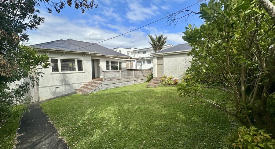 at 26 Dallinghoe Crescent, Milford, North Shore City, Auckland