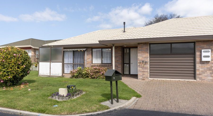  at 8/4 Admiral Crescent, Flagstaff, Hamilton