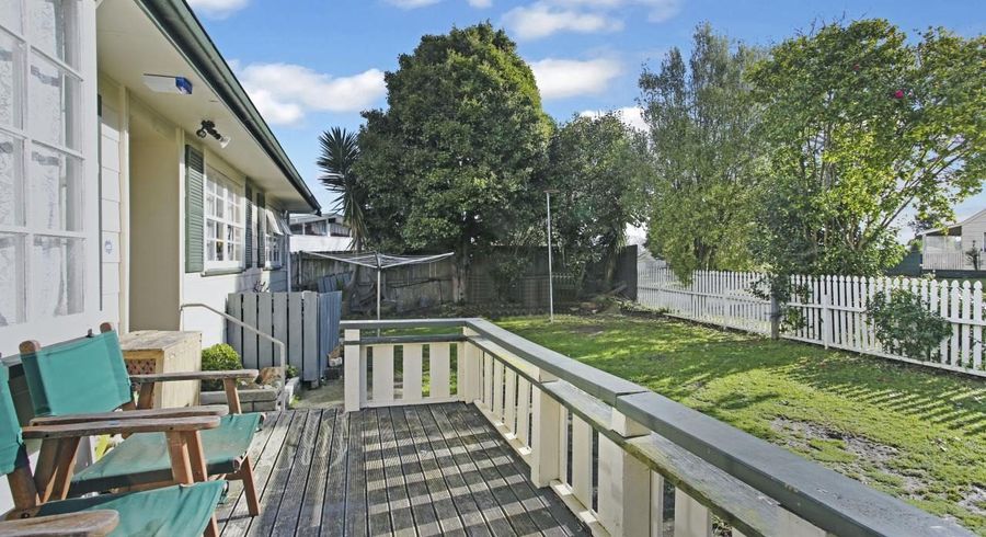 at 27 Fairdale Avenue, Red Hill, Papakura, Auckland
