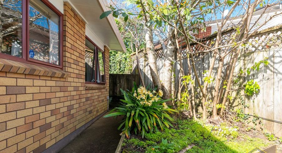 at 2E Lynbrooke Avenue, Blockhouse Bay, Auckland