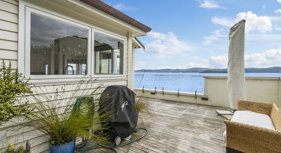  at 515 Marine Drive, Sunshine Bay, Lower Hutt