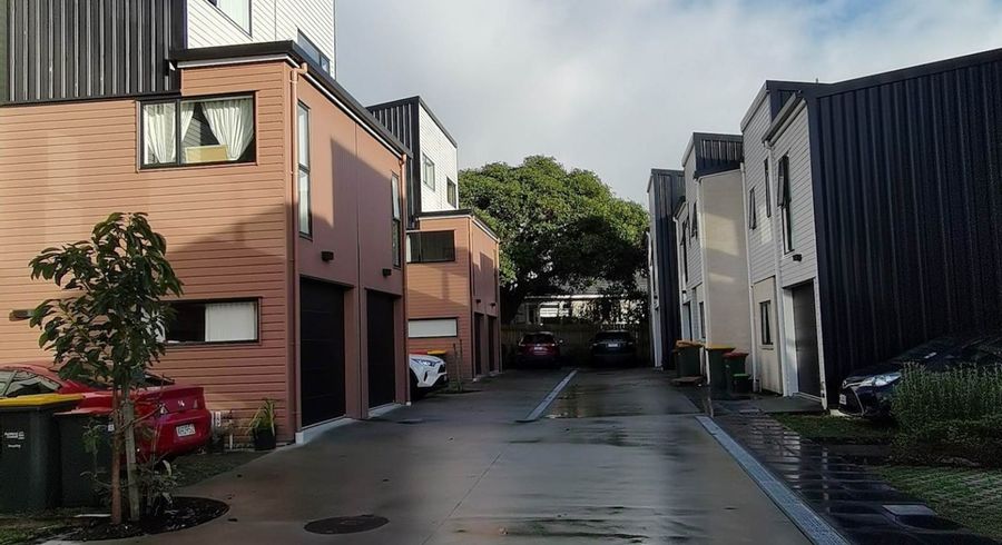 at 6 KORAMA LANE, New Lynn, Waitakere City, Auckland