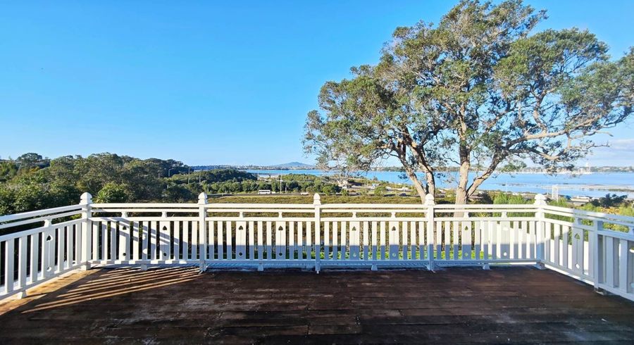  at 17 Waimana Avenue, Northcote Point, North Shore City, Auckland