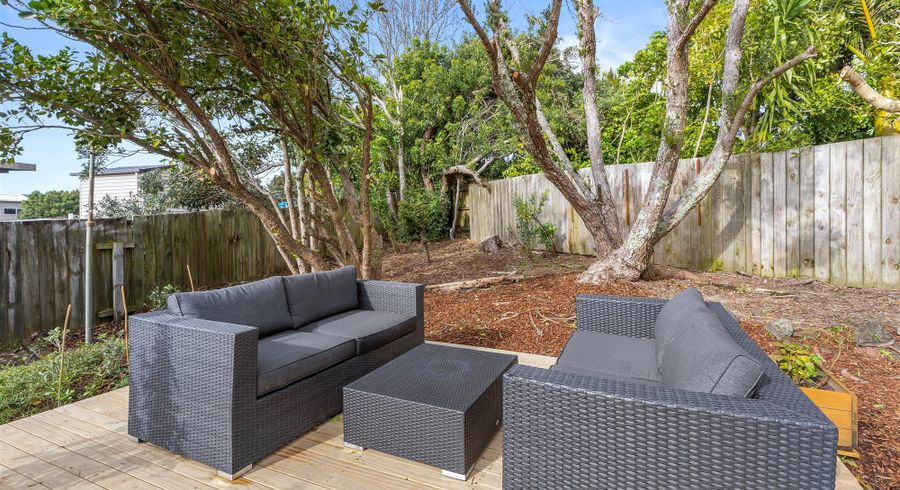  at 2/867 Beach Road, Waiake, North Shore City, Auckland