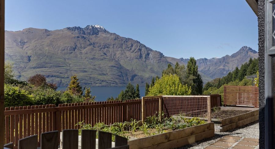 at 10 Moss Lane, Sunshine Bay, Queenstown