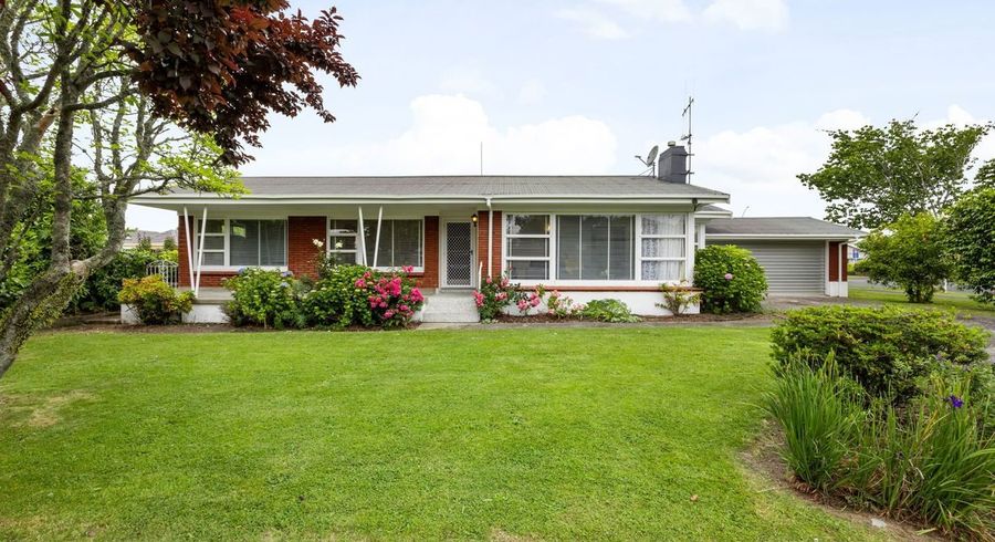  at 2 Golden Place, Fairfield, Hamilton
