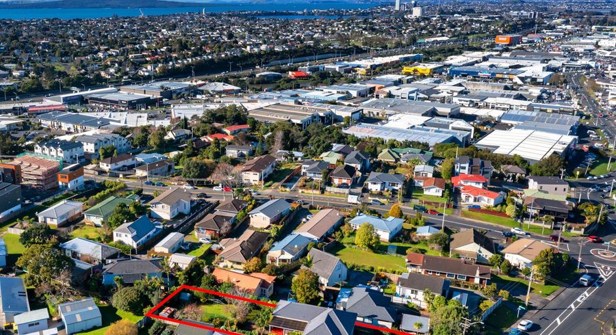  at 88 Target Road, Totara Vale, Auckland