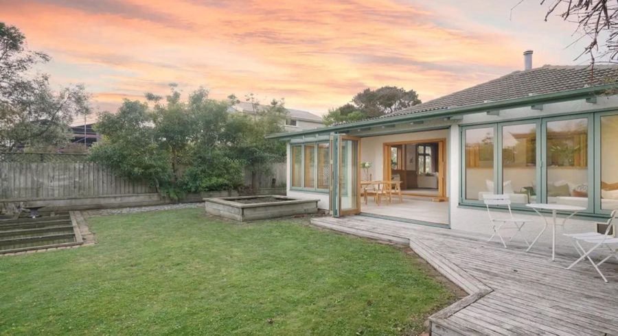  at 4 Cliff Street, Moncks Bay, Christchurch