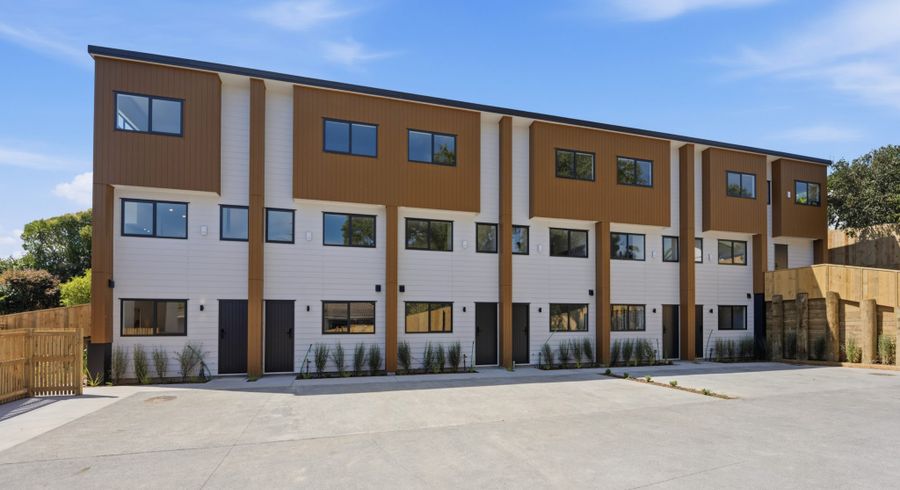  at 6-/8 Embassy Place, Glenfield, North Shore City, Auckland