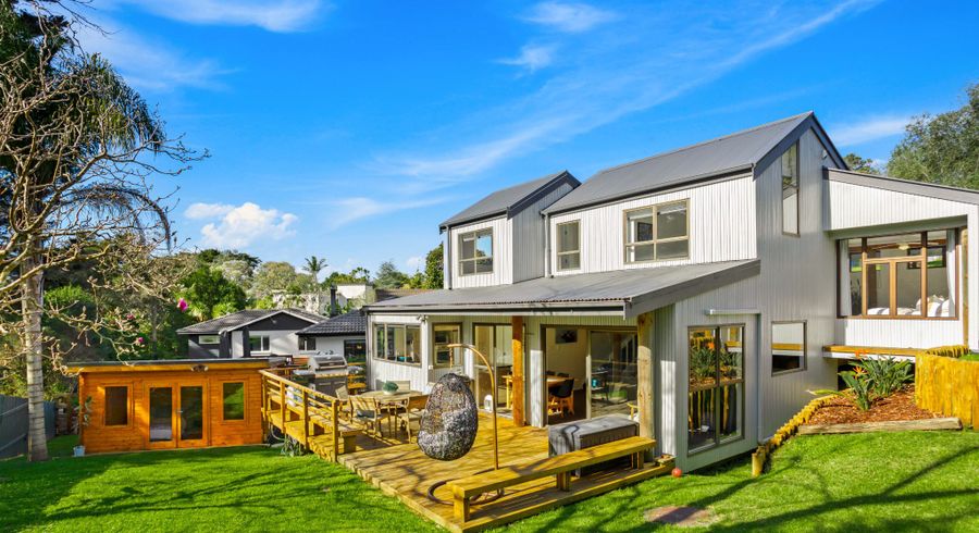  at 7 Mahuta Grove, Northcote, Auckland