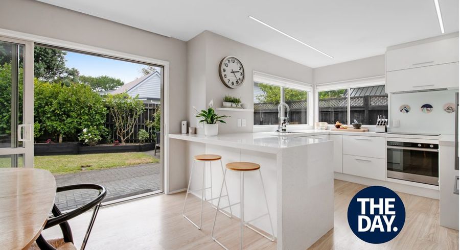  at 2/37 Nile Road, Milford, Auckland