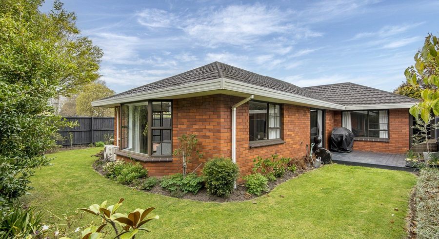  at 2/84 Memorial Avenue, Ilam, Christchurch