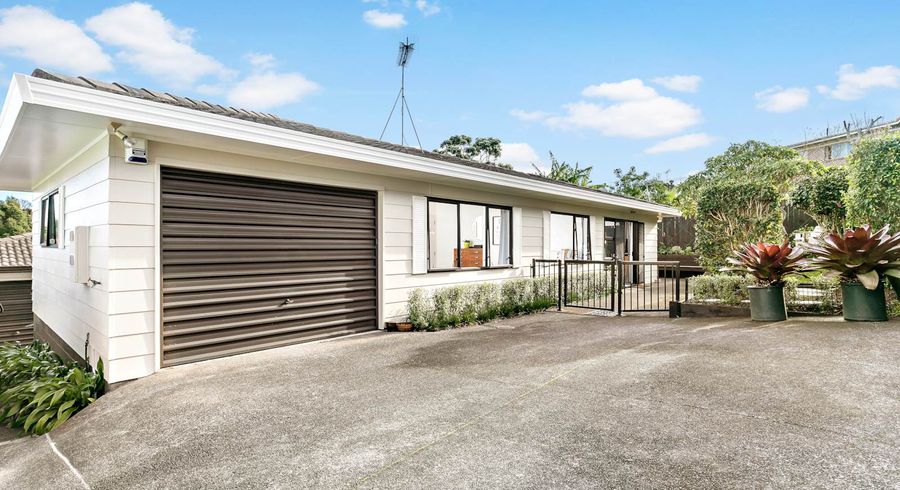  at 2/15 Greenhill Crescent, Pakuranga, Auckland