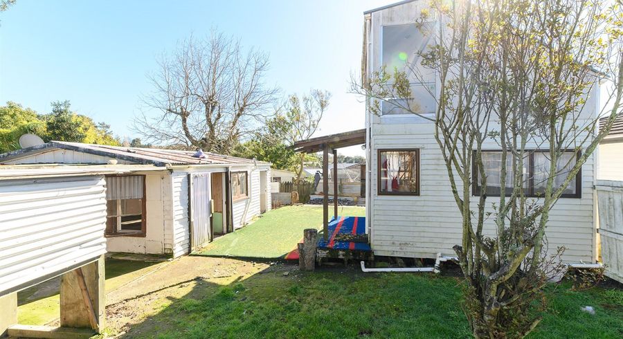  at 3 Pendlebury Street, Green Bay, Auckland