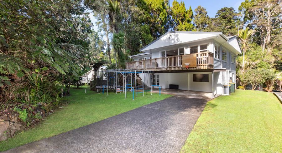  at 32 Waima Crescent, Titirangi, Auckland
