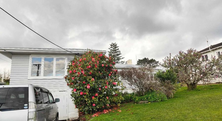  at 48 Woodlands Crescent, Browns Bay, North Shore City, Auckland