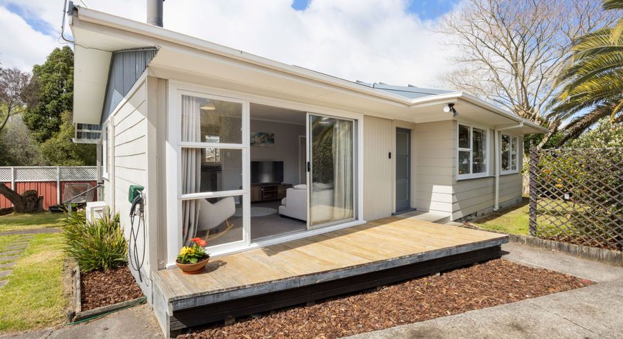  at 30 Deanwell Avenue, Deanwell, Hamilton