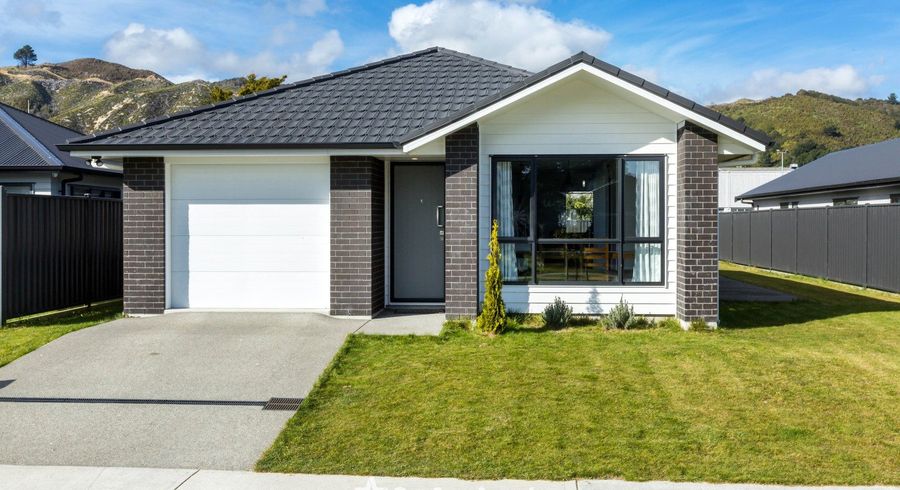  at 33 Cynisca Crescent, Wallaceville, Upper Hutt, Wellington
