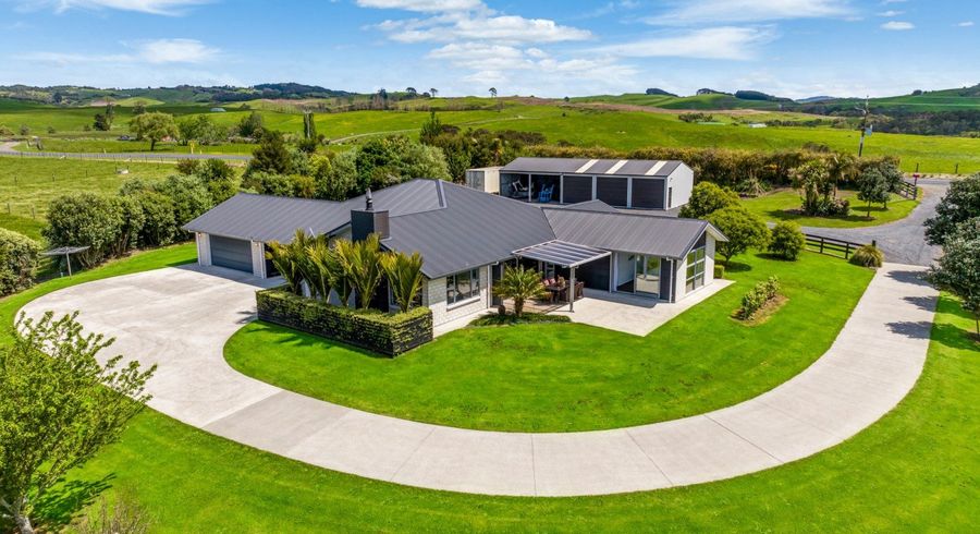  at 890 Findlay Road, Pūkorokoro / Miranda, Kaiaua