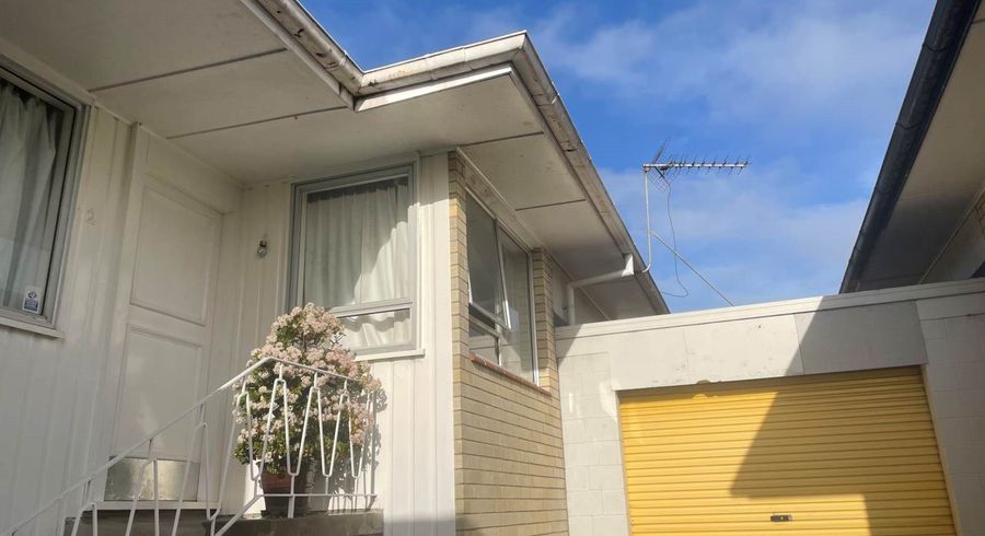  at 2/90 Titirangi Road, New Lynn, Auckland