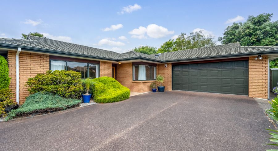 at 70 Bob Charles Drive, Golflands, Auckland