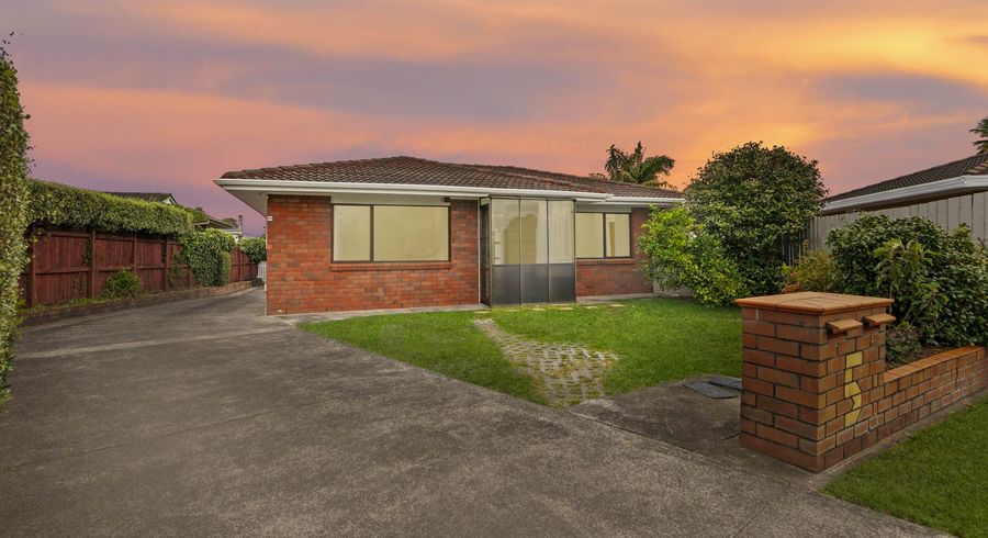  at 1/5 Annette Avenue, Te Atatu South, Waitakere City, Auckland