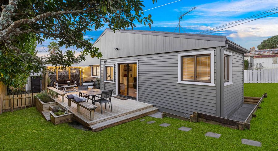  at 80 Beach Haven Road, Beach Haven, Auckland