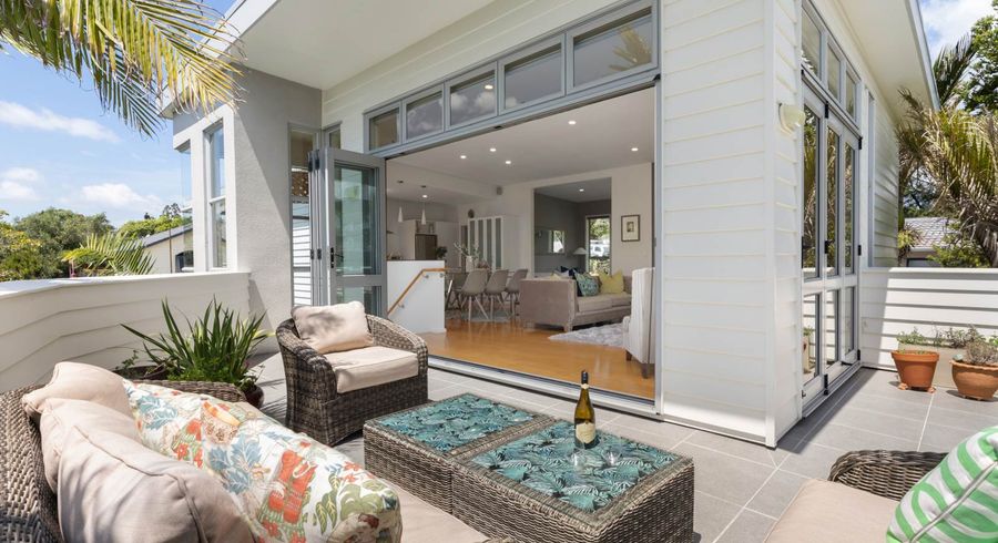  at 6 Frenz Drive, Titirangi, Auckland