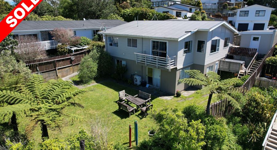  at 5 Hillview Crescent, Paparangi, Wellington
