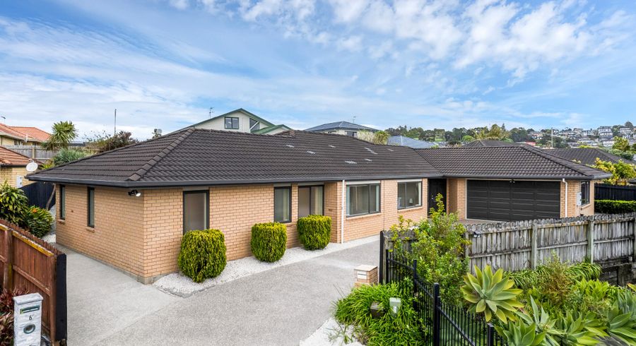  at 8 Bokeen Lane, Flat Bush, Auckland