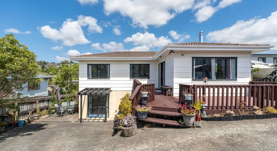  at 3 Loughanure Place, Massey, Waitakere City, Auckland