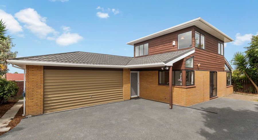  at 2/3 Holdaway Avenue, Northcote, Auckland