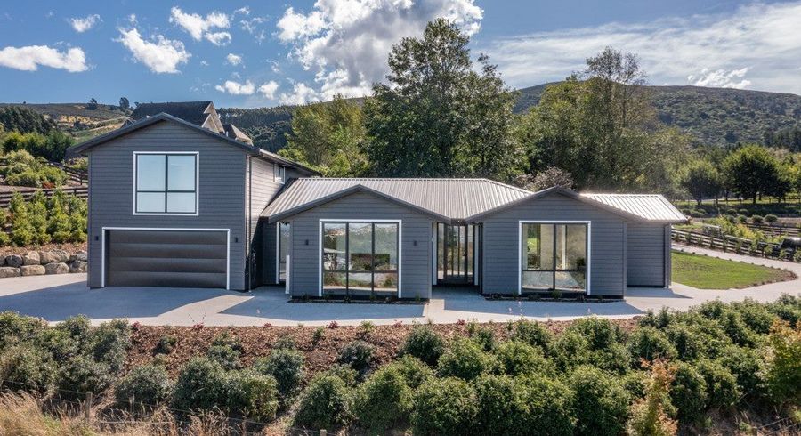  at 7 Redwoods Lane, Helensburgh, Dunedin