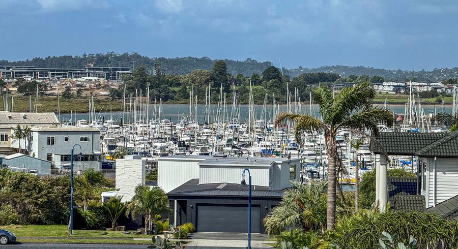  at 10 Lupetti Rise, West Harbour, Waitakere City, Auckland