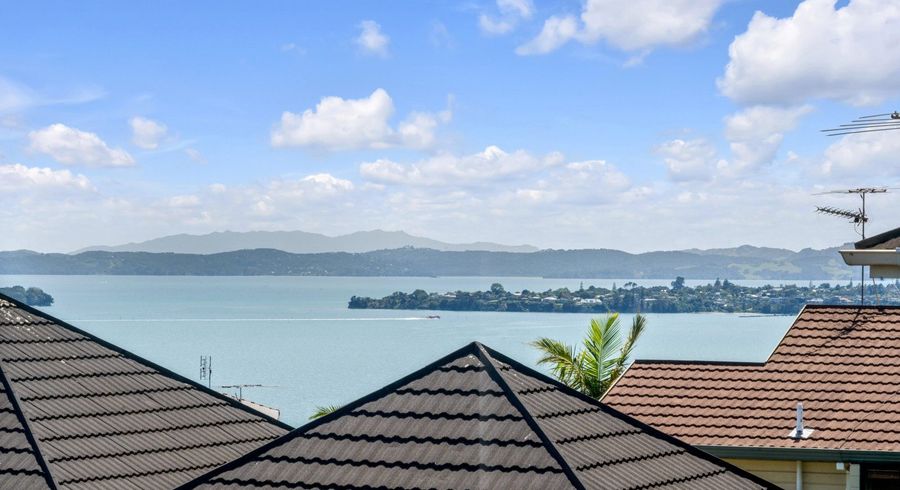  at 1/180 Sandspit Road, Shelly Park, Manukau City, Auckland