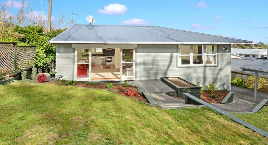  at 2/25 Peach Road, Glenfield, Auckland