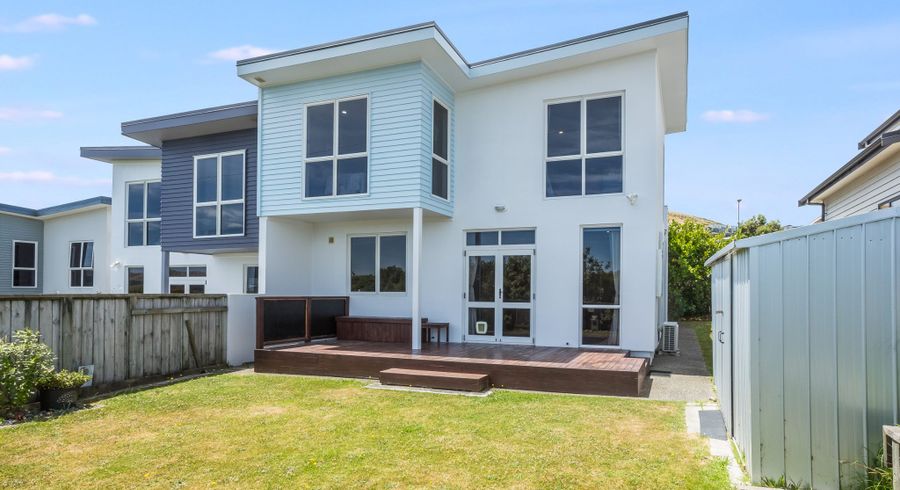  at 16 Cedarwood Street, Woodridge, Wellington