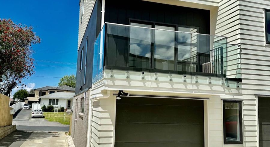  at 2/22 Coniston Avenue, Te Atatu South, Auckland