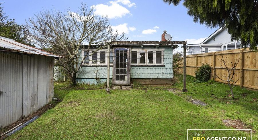  at 77 Tane Road, Laingholm, Waitakere City, Auckland
