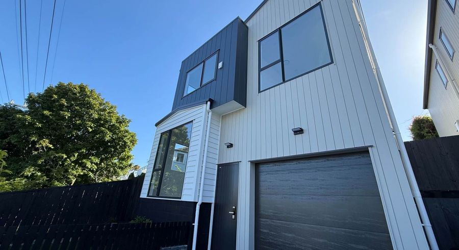  at 72A Selwyn Crescent, Forrest Hill, North Shore City, Auckland