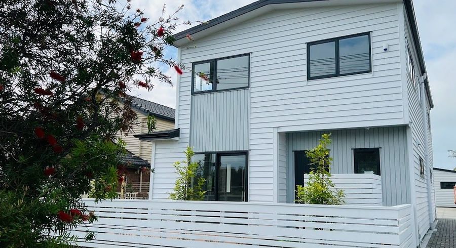  at 82A Eversleigh Road, Belmont, Auckland