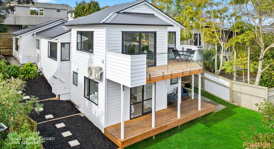  at 2/21 Tobruk Crescent, Milford, Auckland
