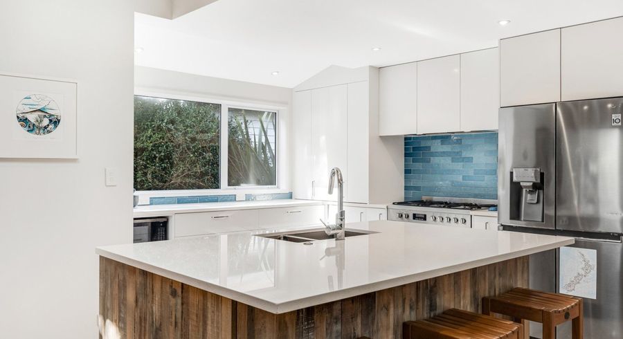  at 92A Beach Road, Mellons Bay, Manukau City, Auckland