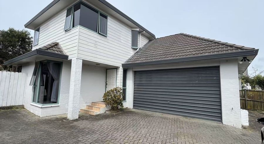  at 2/15 Dunn Place, Farm Cove, Manukau City, Auckland